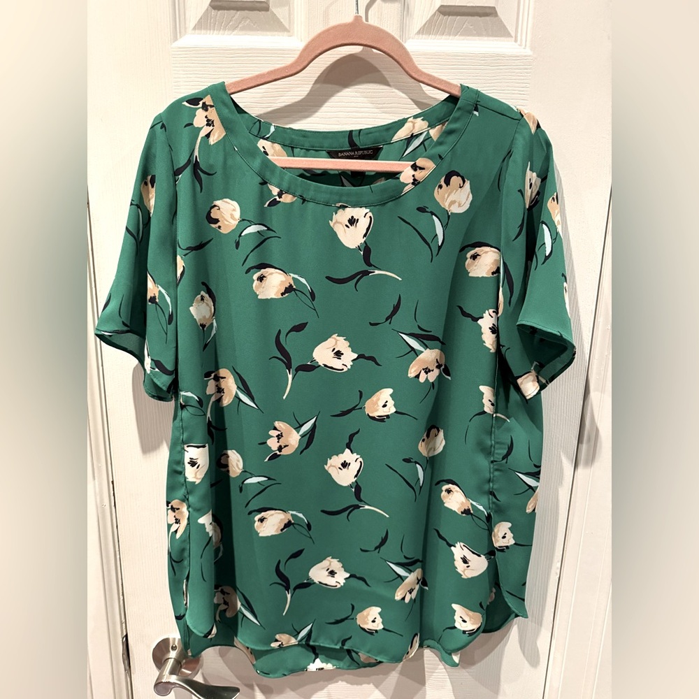 Vibrant and flattering blouse